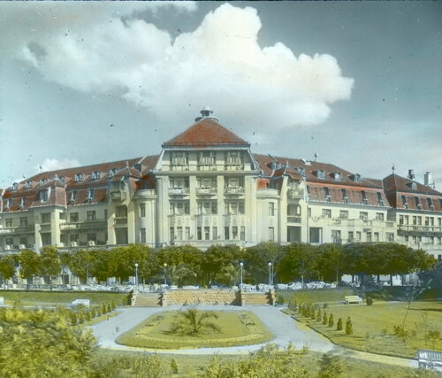 صورة تاريخية قديمة لفندق ترميا بالاس